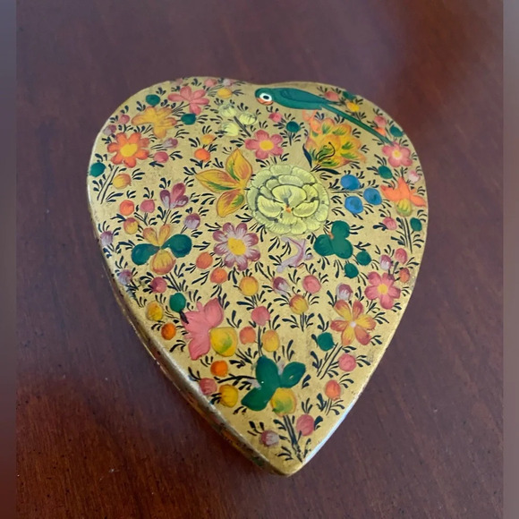 Vintage Hand Painted Lacquered Heart Shaped Wooden Trinket Box Kashmir India - Picture 7 of 11